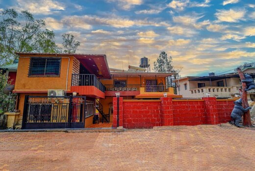 Phoenix swimming pool villa