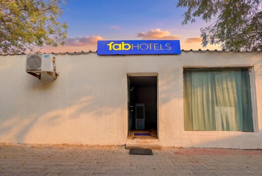 FabHotel Aavkar