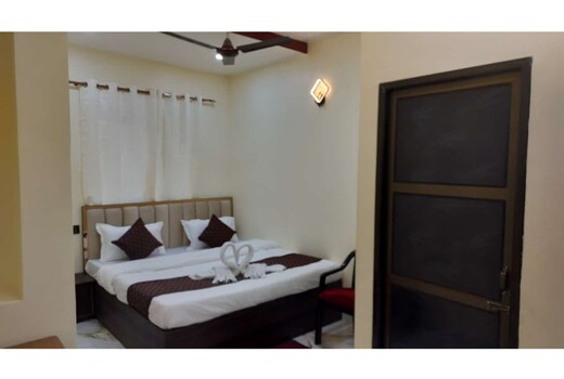 Om Palace Inn