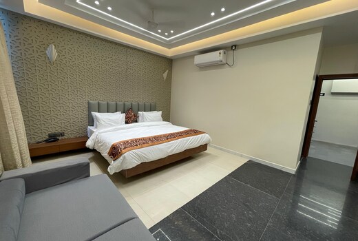 Hotel Vishwaraj Residency