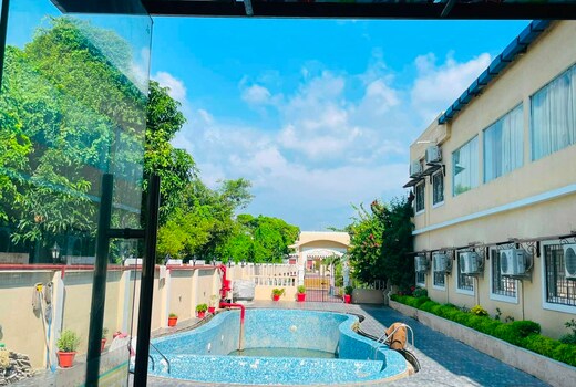 POP 84664G Amar Resorrt