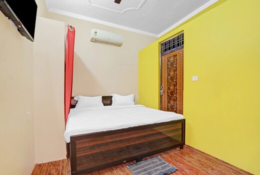 Hotel O R S Gold Night