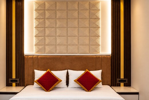 HOTEL REGAL SUITS