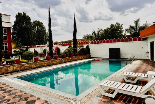 Ara Villa Queen |Entire 5 BHK with Private Pool