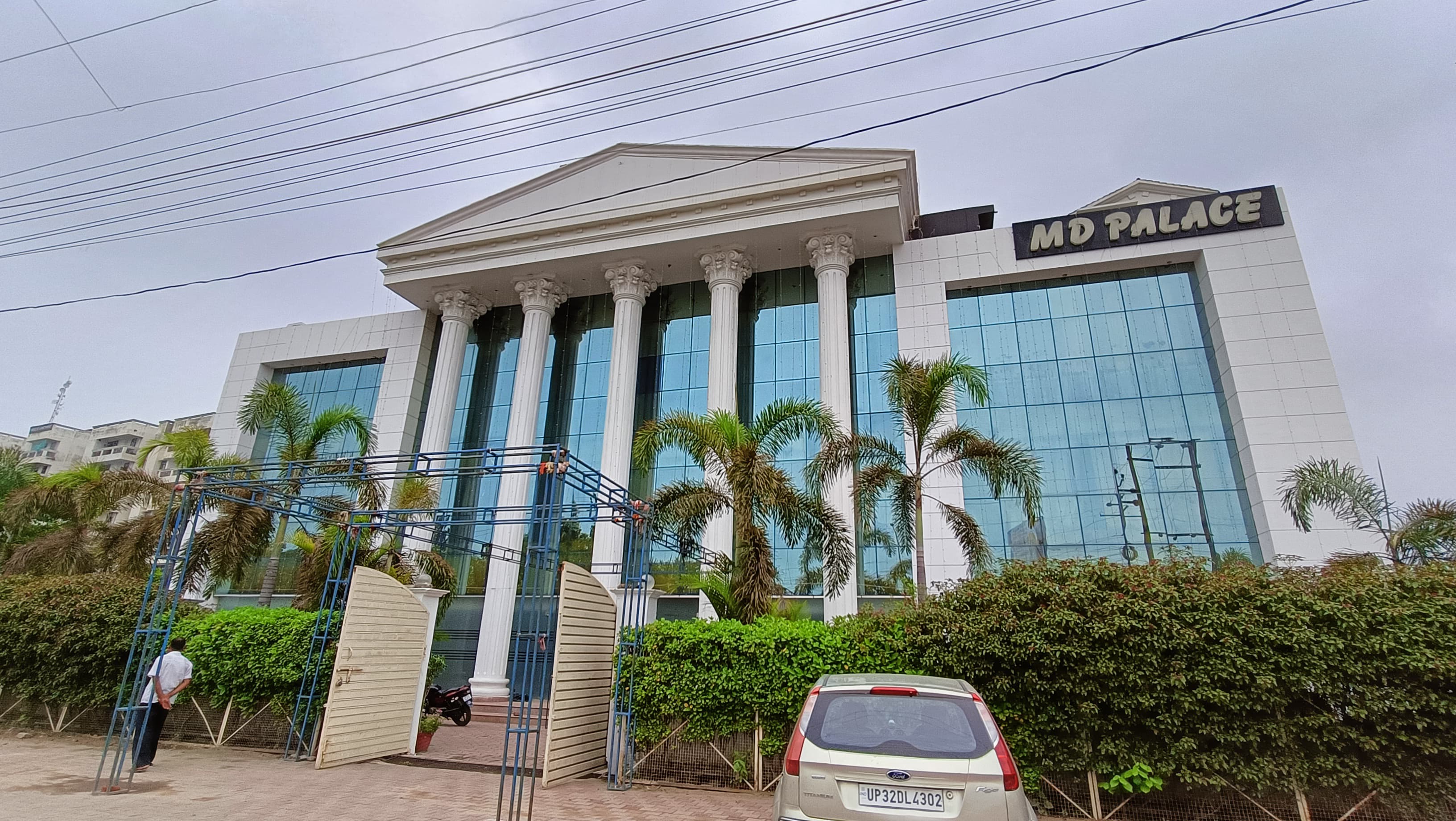 M D PALACE
