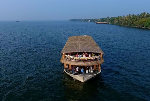 Upper Deck Houseboats