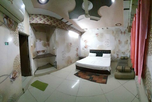 Hotel O Pranav