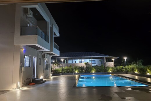 Hilton Farm House by Satara Agro Ltd