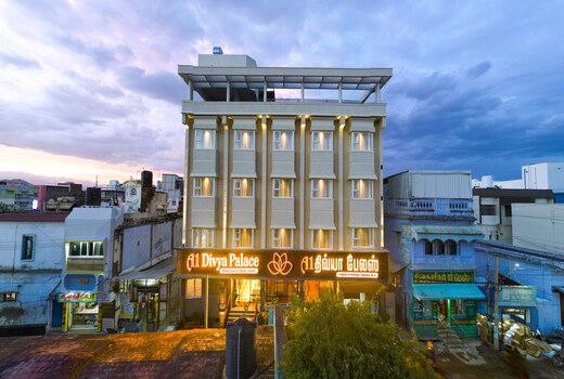 Hotel A1 Divya Inn
