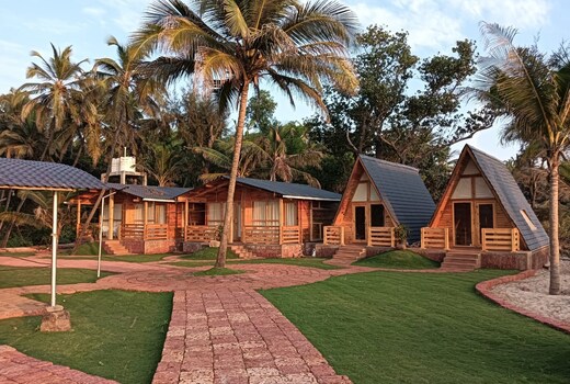 Beachfront stay in Tarkarli