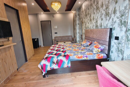 Supreme Suites