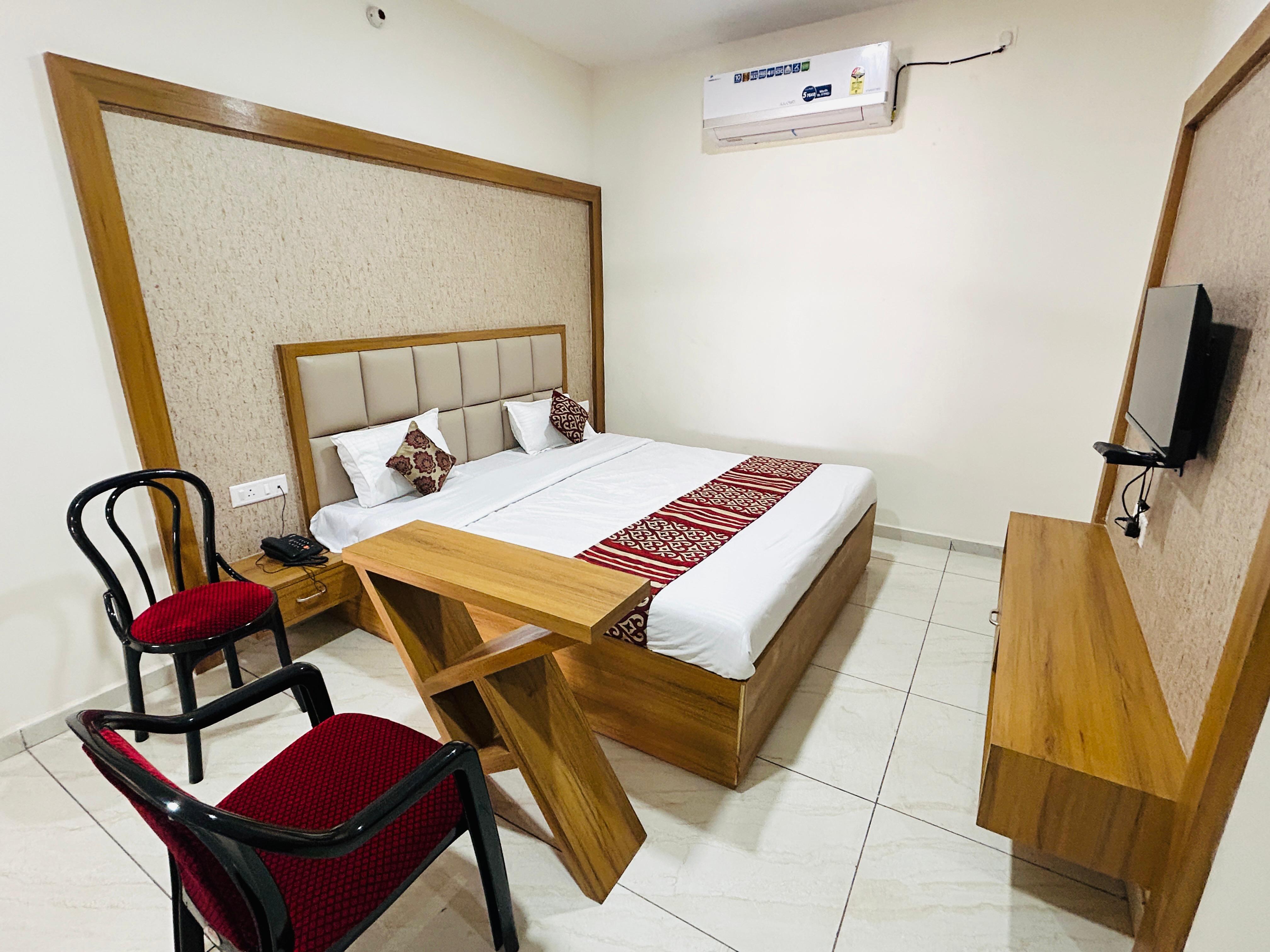 Hotel Aadi Mata and banquets
