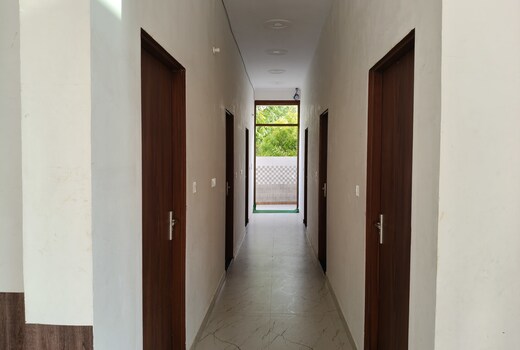Galaxy Hotel, Jobner