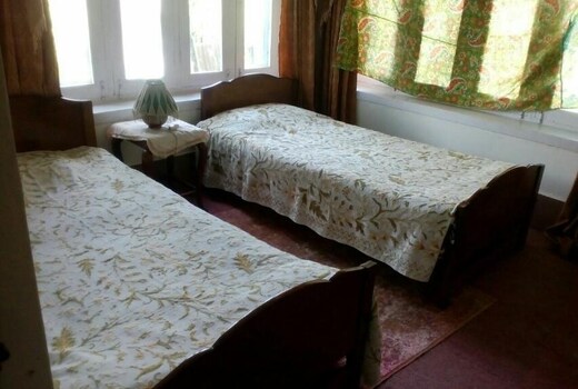 Queen's Palace Houseboat - Whole Property
