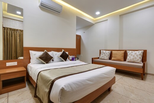 Ganeshratna Ventures Hotel Veluvan