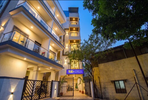 FabHotel Rova Stays