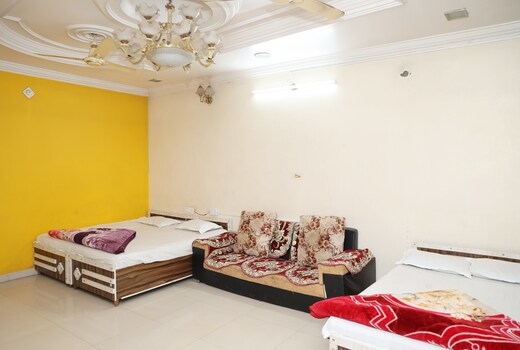 MADHAV LUXERY HOME STAY