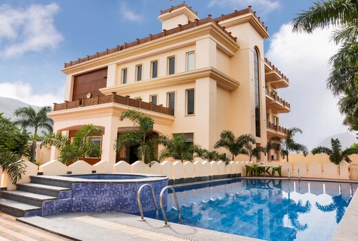 Treebo Premium Royal Amar With Mountain View and Swimming Pool