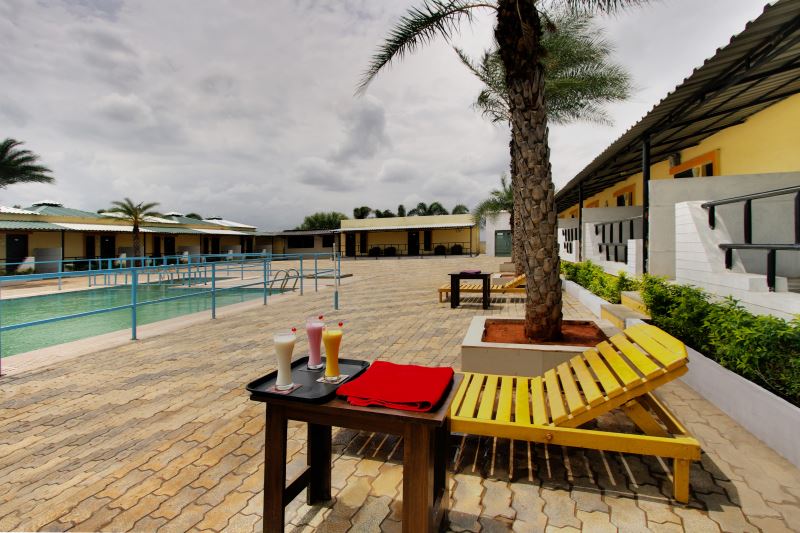 Crystal Palms Highway resort