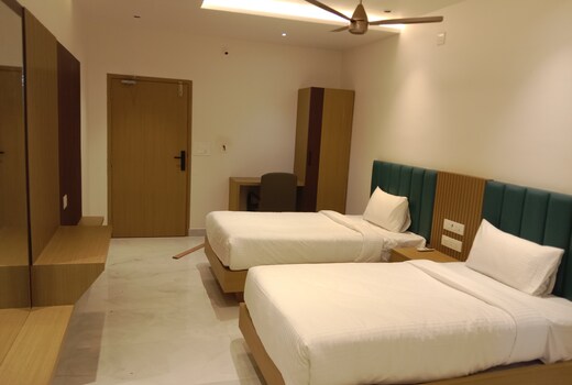 HOTEL BLOOM