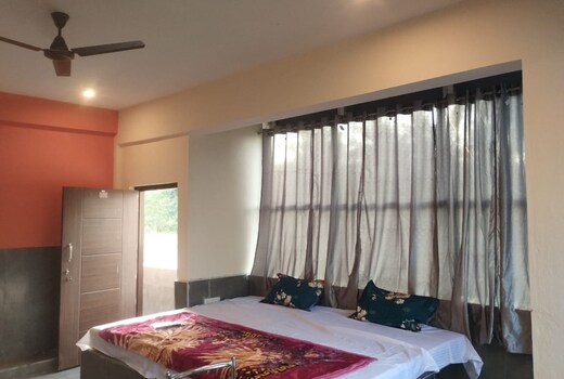 Raghavendra Palace Lodge