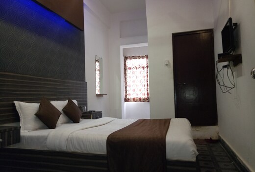 Hotel Esquire, Ahmedabad