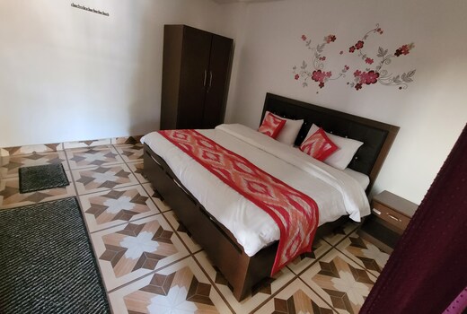 Nainital Home Stay & Restaurant