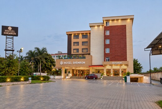 Hotel Shemron by Golden Key, Neemrana, Premium Stay Near Industrial Hub