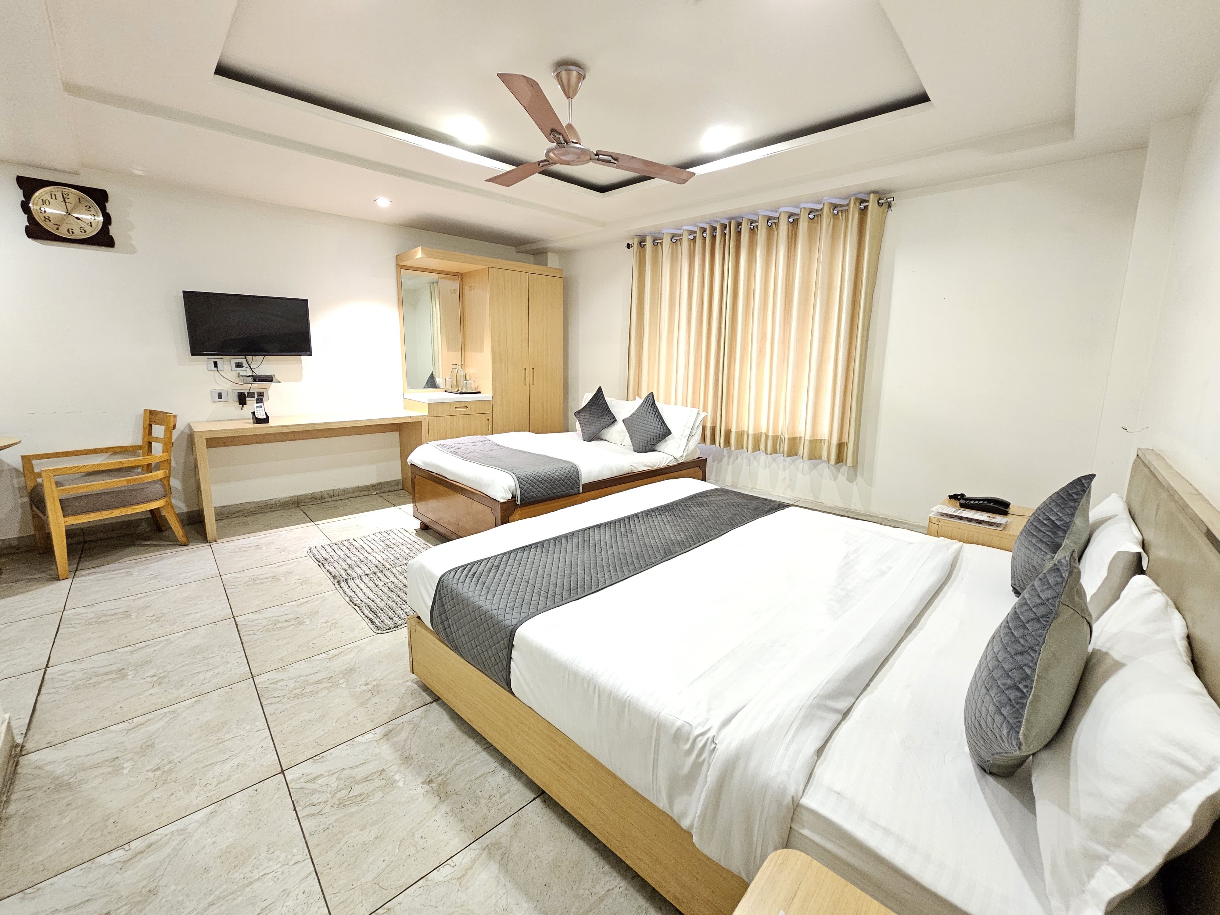 Hotel Polovictory INN- Private Parking Inside Hotel