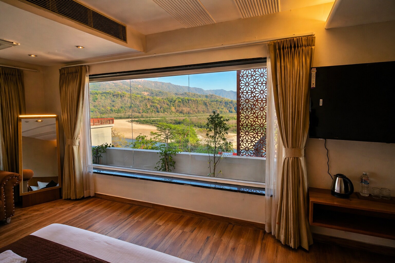 THE MONTARA