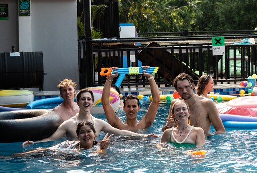 Mad Monkey Vang Vieng