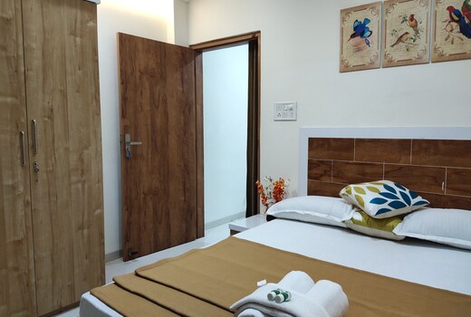 Orraica 305 1 BHK Flat with AC and Wifi
