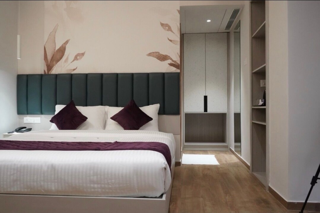 M SUITES & HOTEL