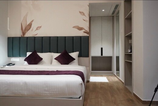 M SUITES & HOTEL