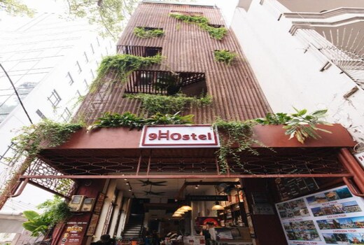 9 Hostel and Bar