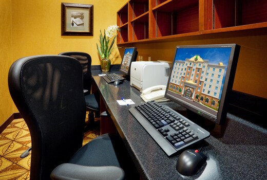 Holiday Inn Express & Suites CLARINGTON - BOWMANVILLE