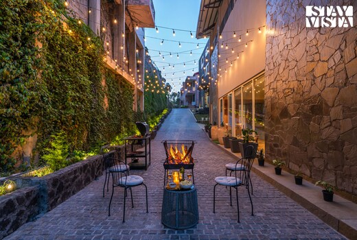 StayVista at Tres & Quatro @ Himalayan Den