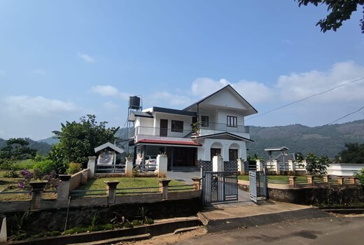 Heavenly Munnar Lotus Inn Homestay