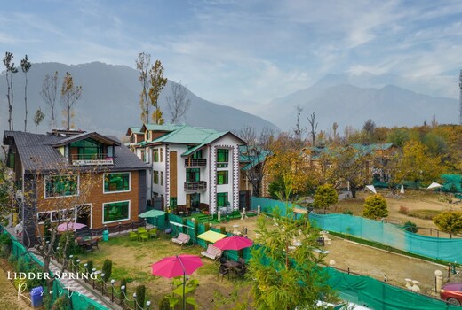Lidder Spring Resorts