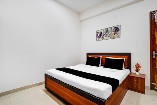 Hotel O Sector 49 Noida Formerly The Urban