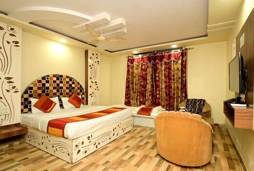 Hotel STAR Near Railway Station