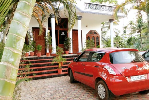 Karakkatt Holiday Home | Rooms & Caretaker