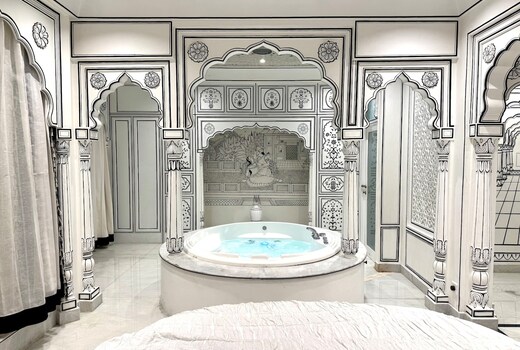 The Princess suite 2d w jacuzzi Lalluji Luxe