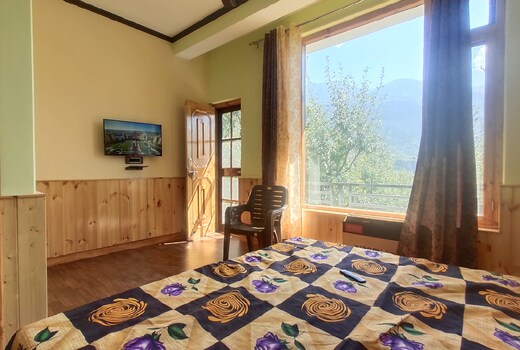 Hillside hideaway homestay