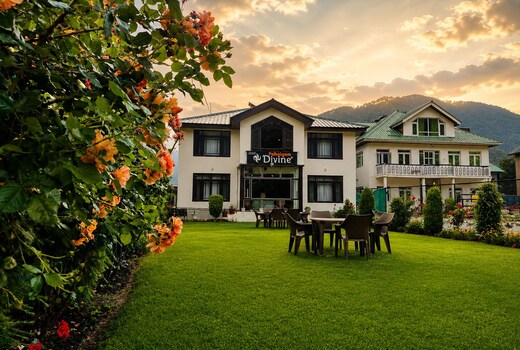 Hotel Divine by Mount View - Riverfront Paradise