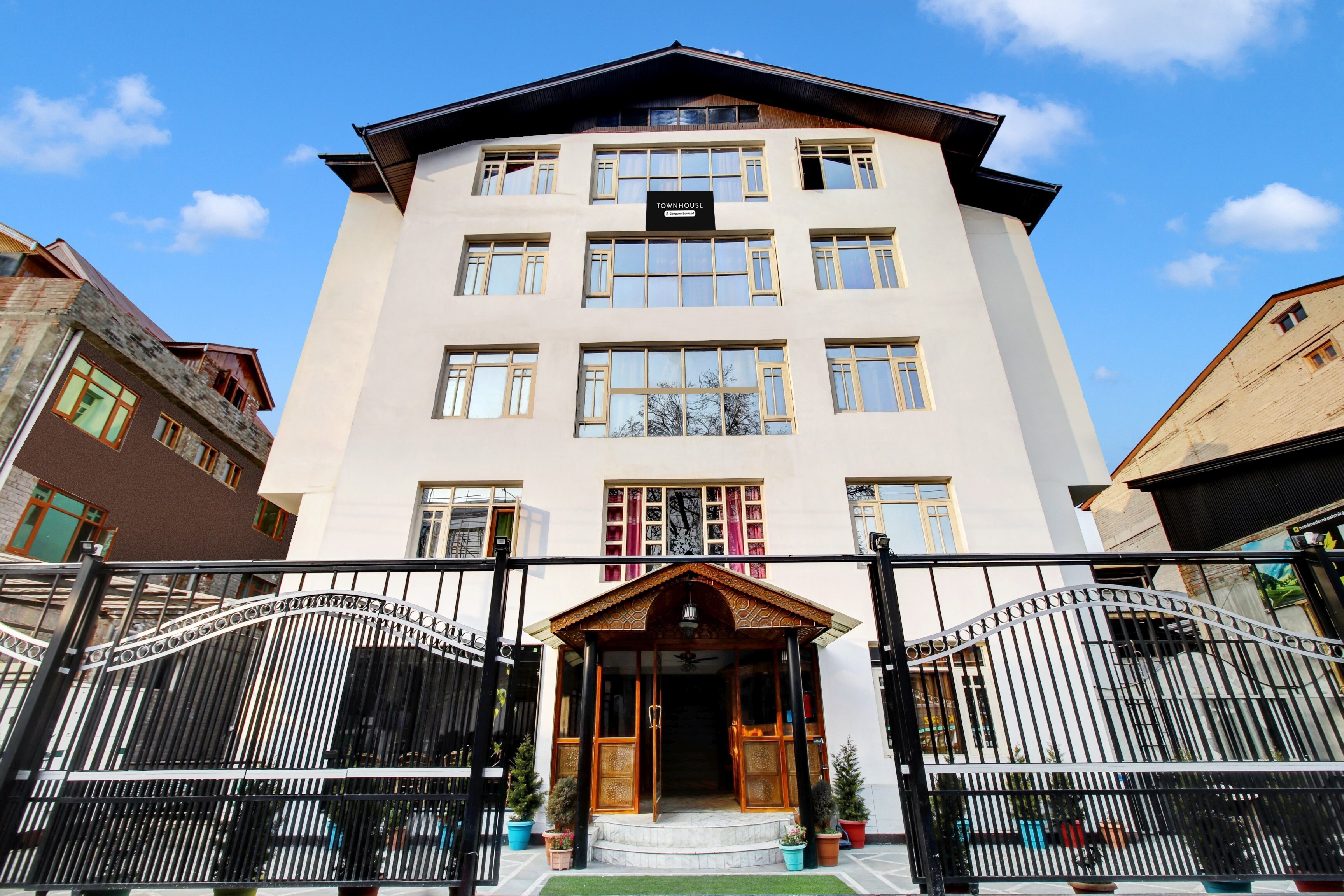 Townhouse Rajbagh Formerly Hotel Modern