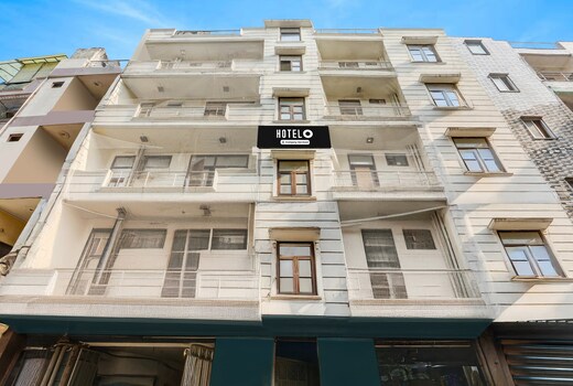 Hotel O East Punjabi Bagh Near Metro Station