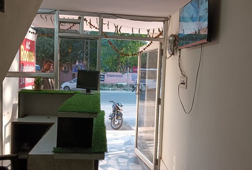 Daksh Hotel