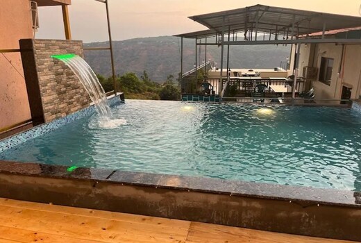 Savitri Villa Inn