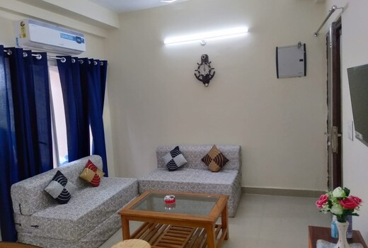 Entire 1 BHK lads Luxury Ek murti Greno west
